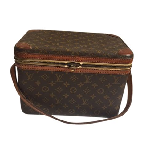 vintage beauty case louis vuitton|Louis Vuitton truth makeup pouch.